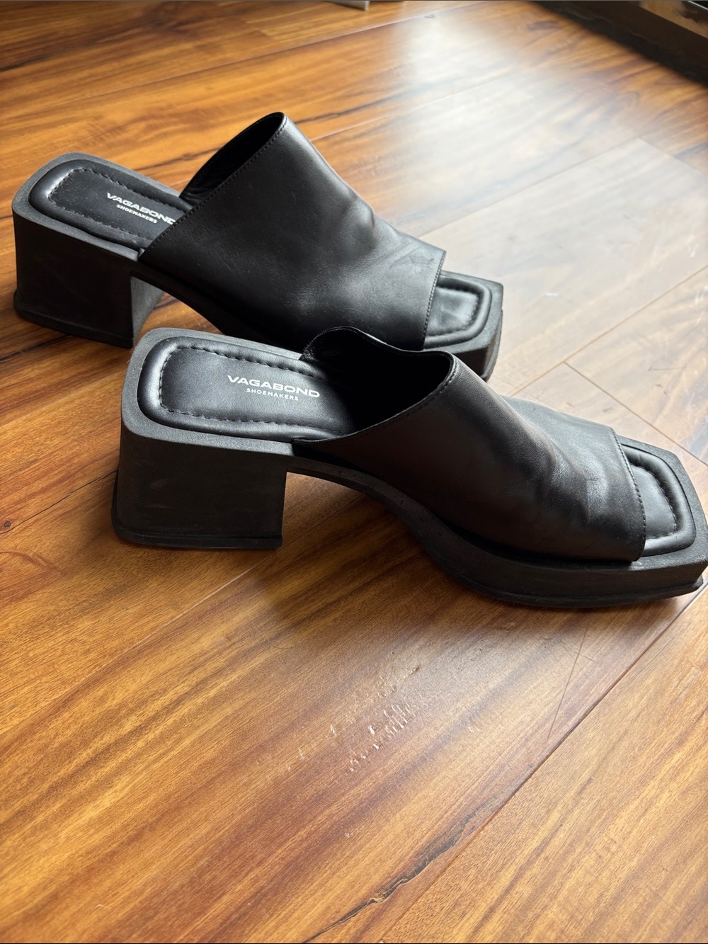 Vagabond Black Leather Square-Toe Slide Mules - Picture 3 of 5